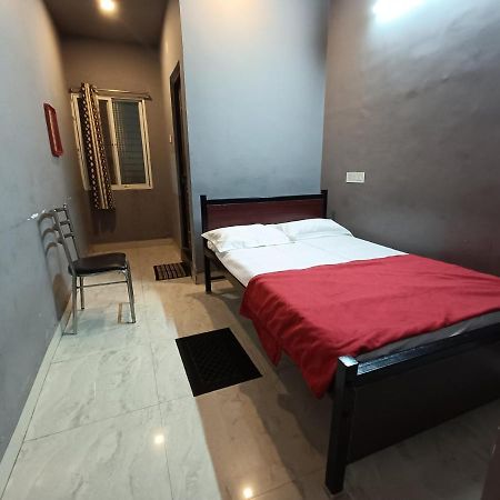 Radhika Lodge Ballari Zewnętrze zdjęcie